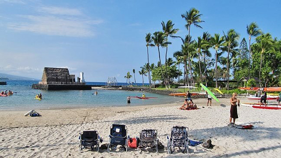 Kamakahonu On the north edge of Kailua Bay, Kamakahonu was once the residence of the great King Kamehameha I. Swim or stand up paddleboard past the ancient temple that still sits on the edge of the quiet bay, fronting the King Kamehameha Kona Beach Hotel. 