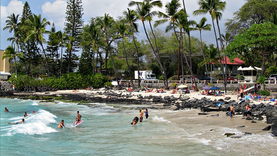 Magic Sands Beach Magic Sands Beach at La’aloa Bay, south of Kona is known also as Disappearing Sands Beach, or White Sands Beach. The main feature of this beach is its continuous wave action that forms a shore-break on the sand. Be advised that all beaches and ocean locations in Hawaii can be dangerous including this one. Directions : La'aloa Bay/Magic Sands is just a short distance south of Pahoehoe Beach Park, north of the 4 mile marker on Ali’i Drive. 